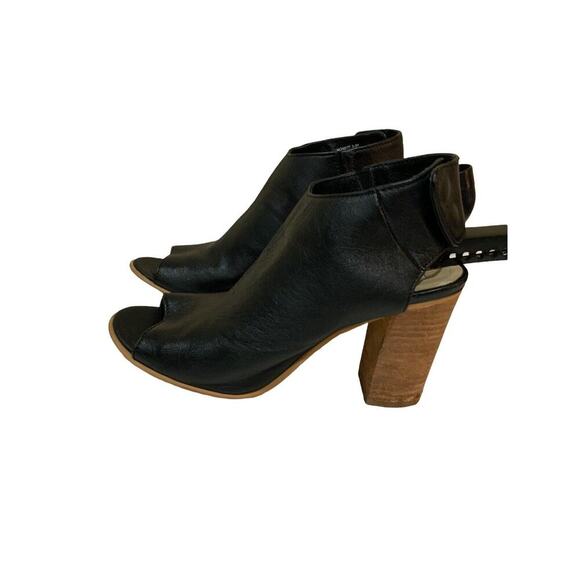 Steve Madden Sandal Women Size 5.5 Nonstop Black Leather Wrap Snap Open Peep Toe - Picture 2 of 12